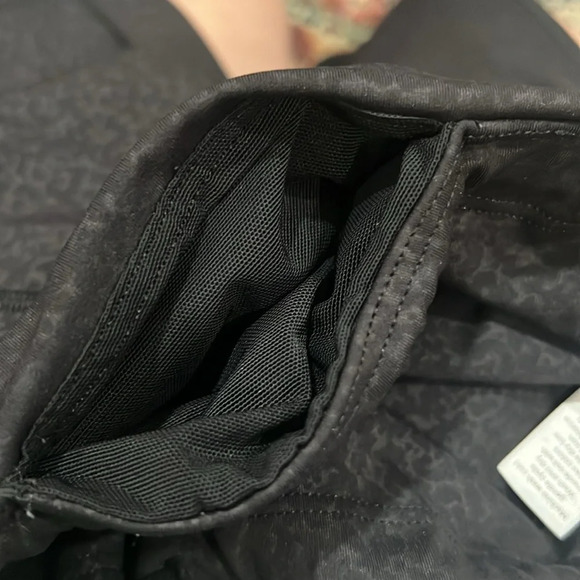 FINAL PRICE Athleta Ultimate Stash Pocket Embossed 7/8 Tight - Picture 7 of 8